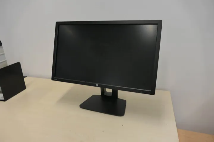 HP Z Display Z24i Monitor
